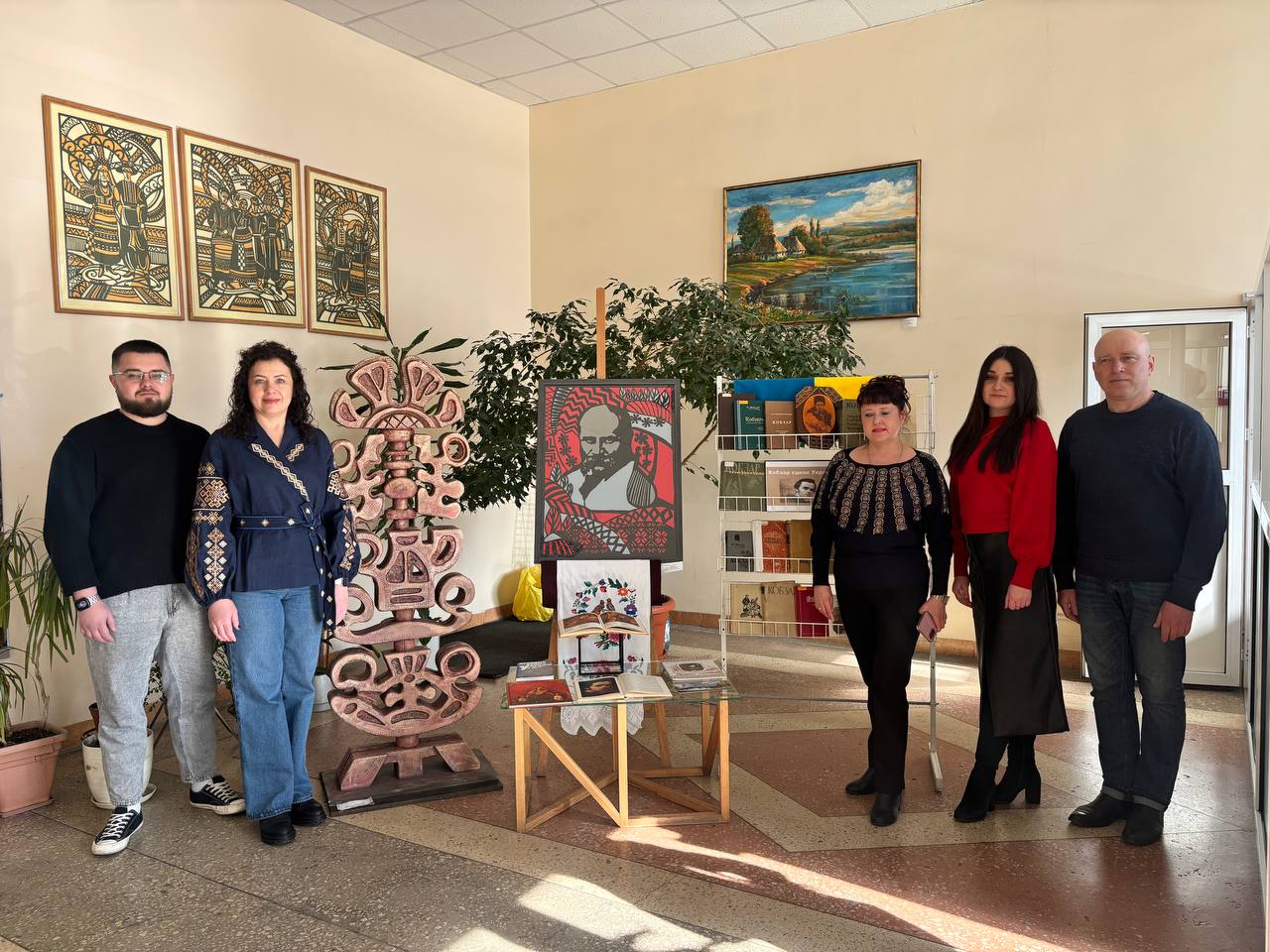 photo 5294330762318517646 y